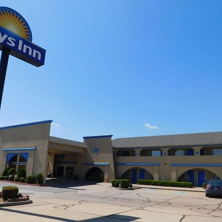 Days Inn By Wyndham Oklahoma City Nw Expressway Warr Acres Esterno foto