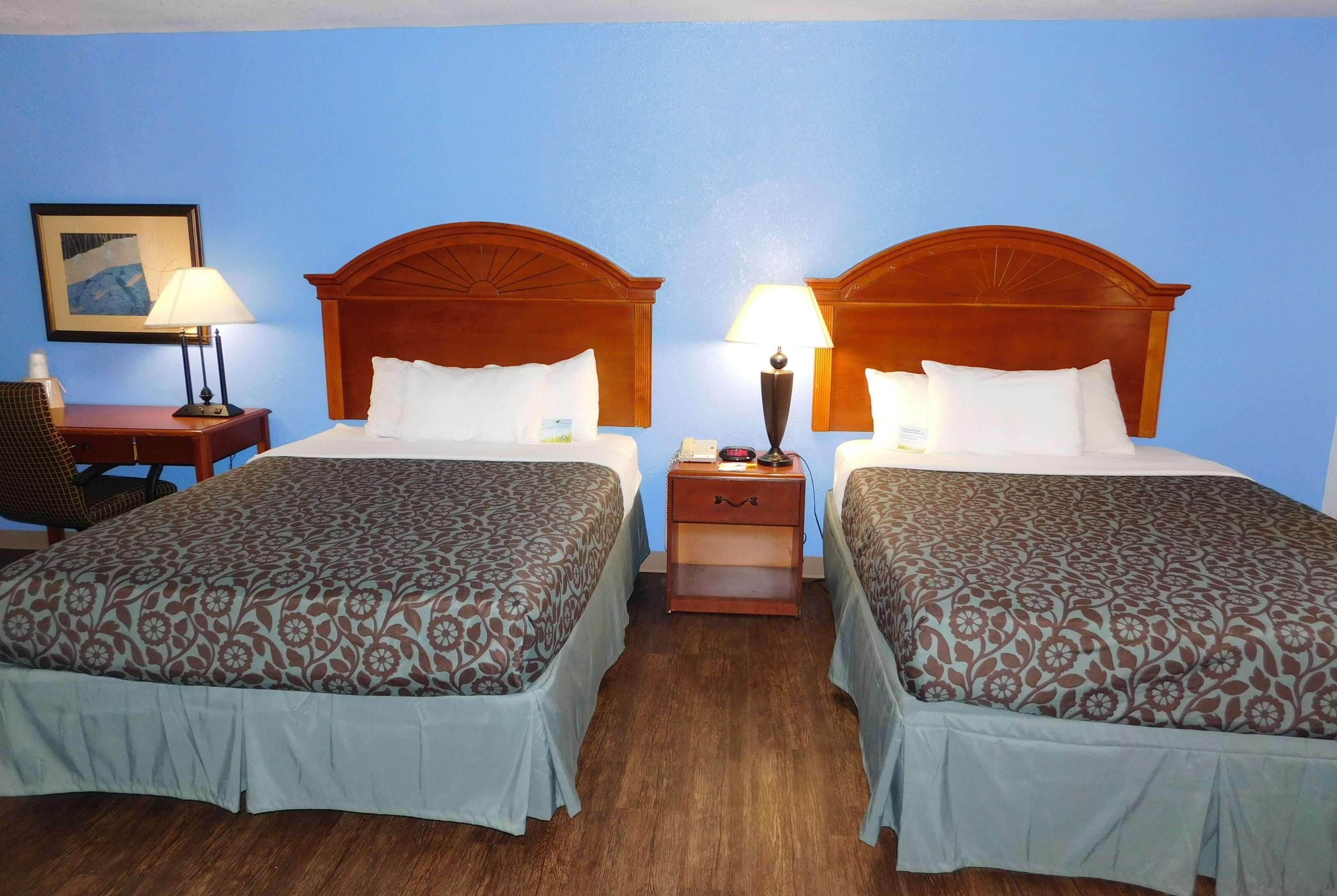 Days Inn By Wyndham Oklahoma City Nw Expressway Warr Acres Esterno foto