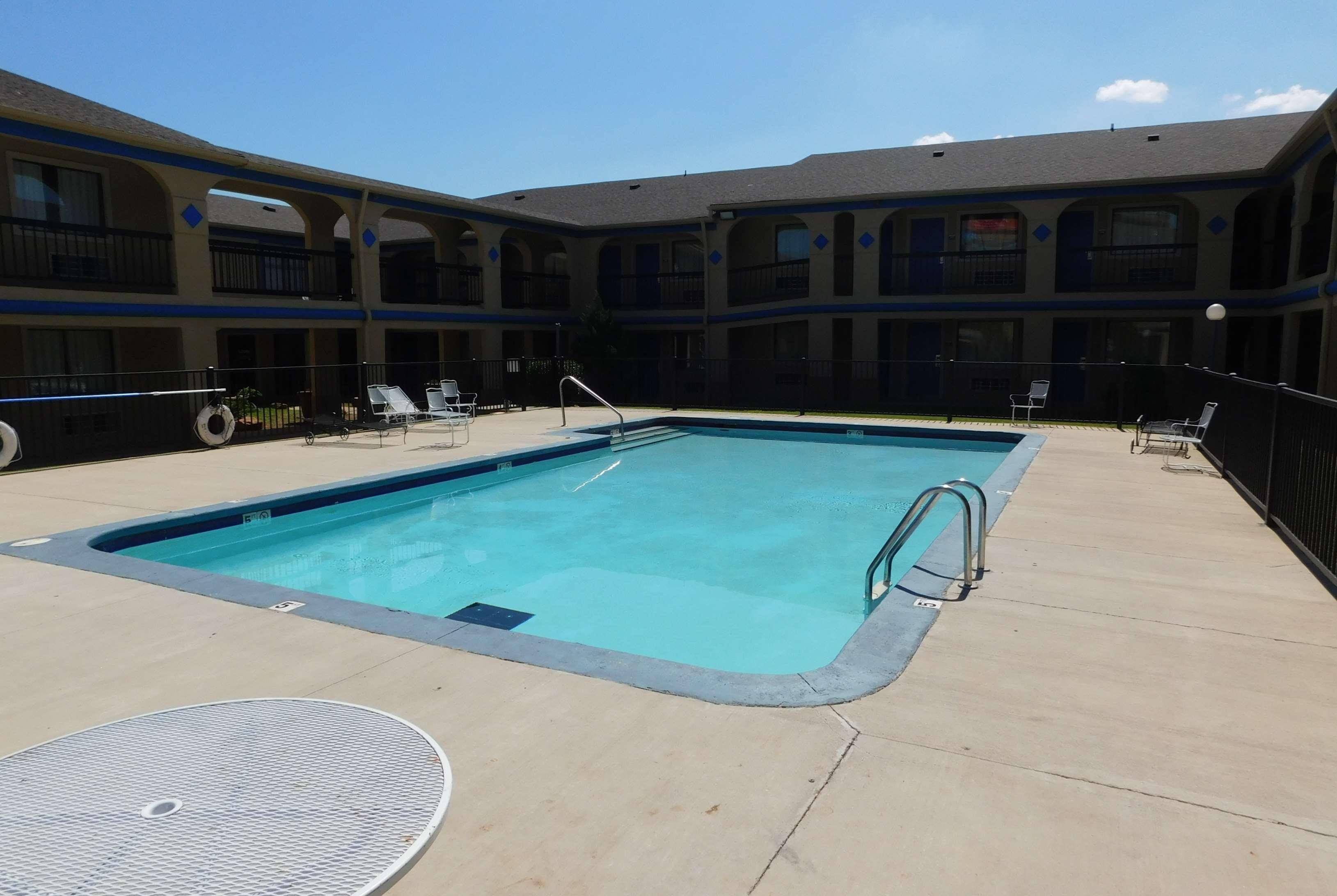 Days Inn By Wyndham Oklahoma City Nw Expressway Warr Acres Esterno foto