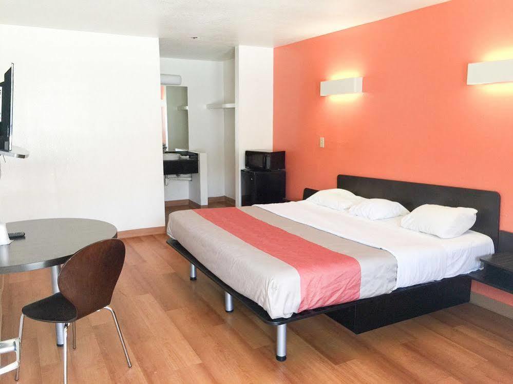 Days Inn By Wyndham Oklahoma City Nw Expressway Warr Acres Esterno foto